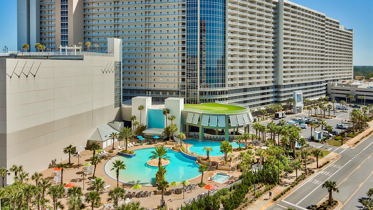 Laketown Wharf — Resort development